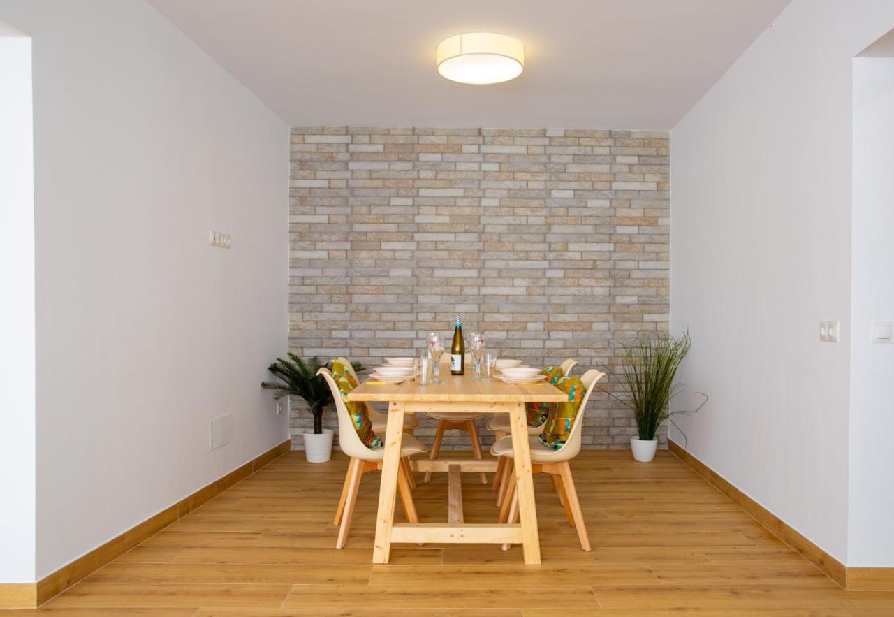Edificio Manuel De Falla Apartment Barbate